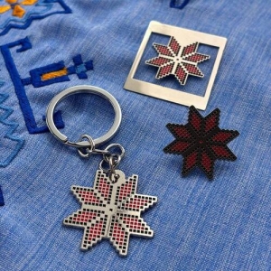 Набор значок + брелок + закладка для ежедневника Вышиванка-Звезда в этно-стиле красный
