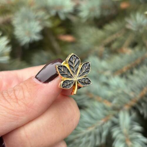 Значок Каштан черный позолота