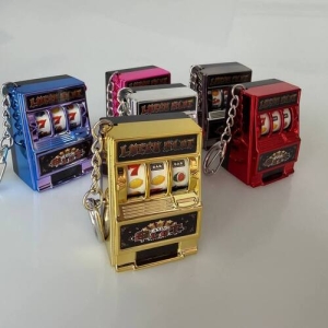 Брелок Игровой автомат красный