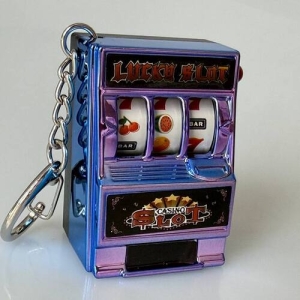Брелок Игровой автомат фиолетовый