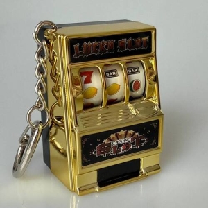 Брелок Игровой автомат под золото