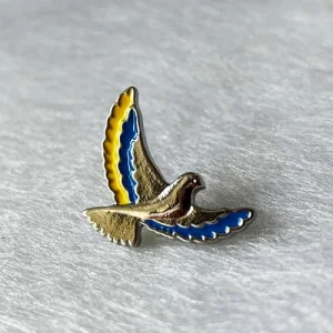 Значок голубя с серебристыми крыльями