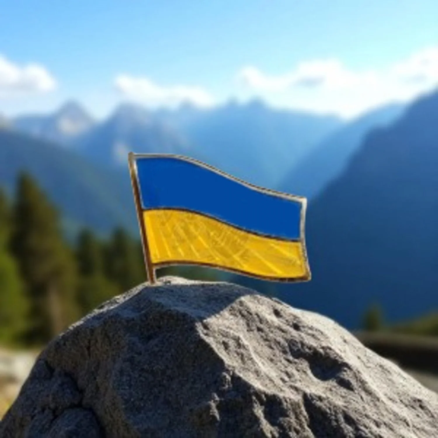 Значок “Прапор України”, шліфована емаль, позолота