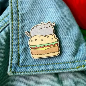 Значок Кіт Пушин на гамбургеру
