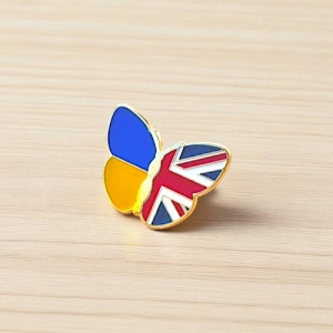 Значок Метелик прапори України/Великобританії