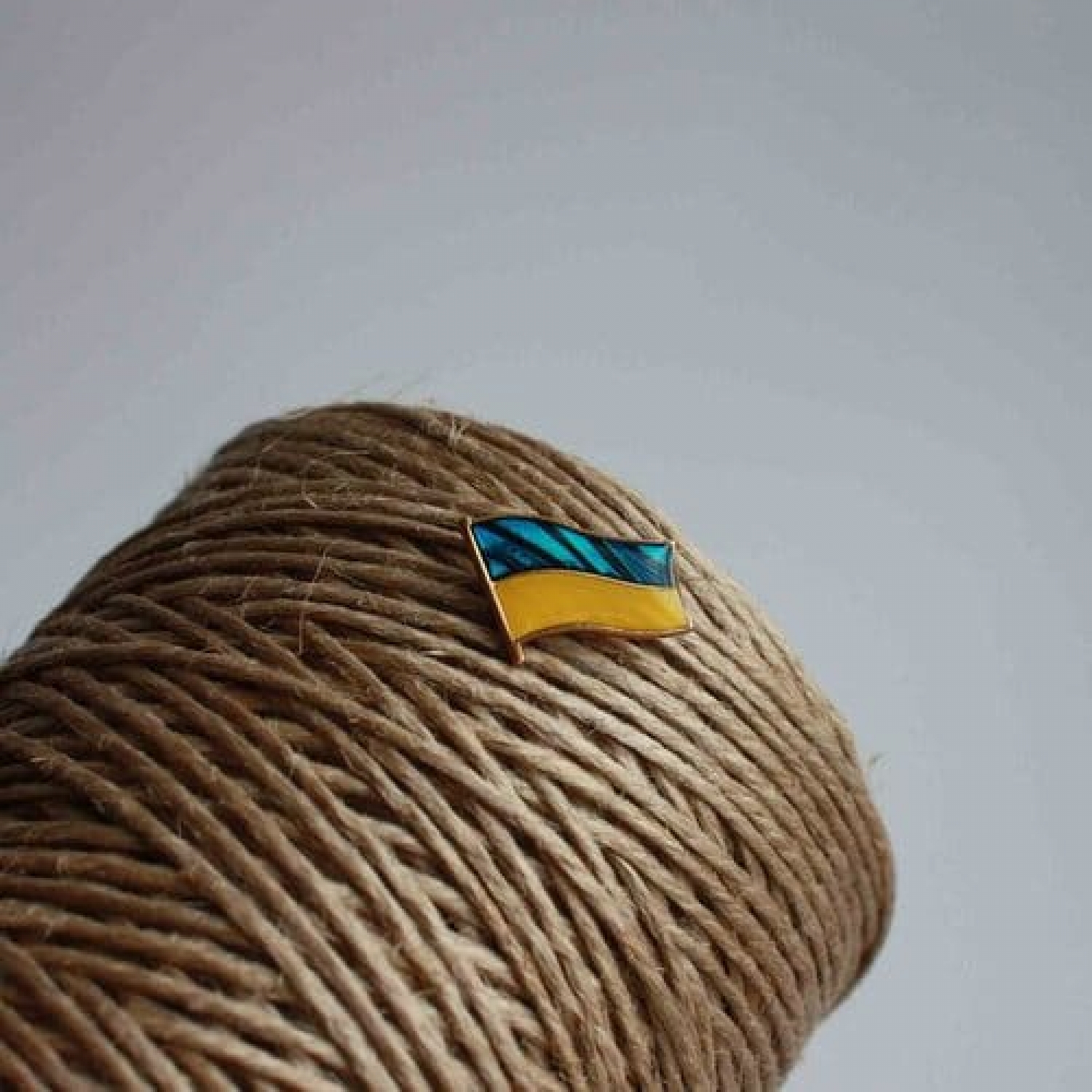 Значок Прапор України (гліттер)