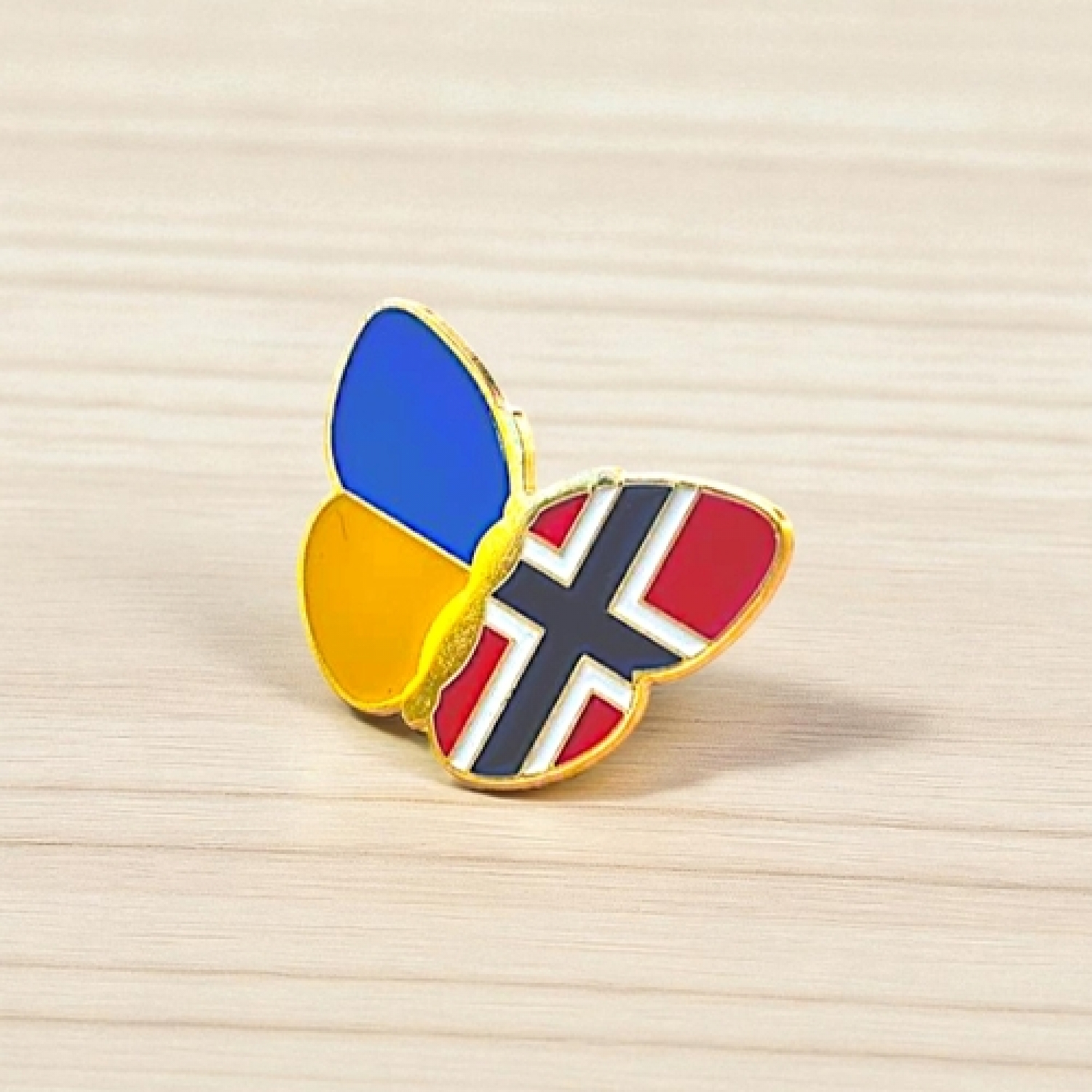 Значок Метелик прапори України/Норвегії